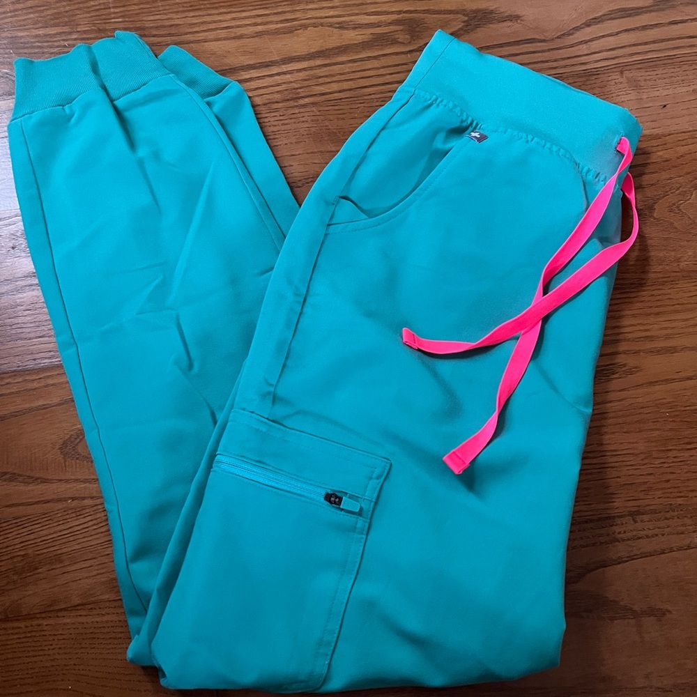 Figs High Waisted Zamora Jogger Scrub Pants.